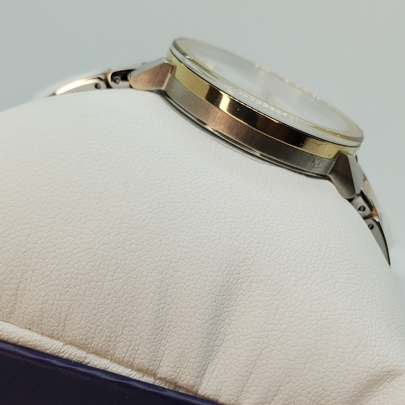 **SOLD** Movado BOLD Evolution Quartz Silver Dial Ladies Watch - Picture 9 of 15